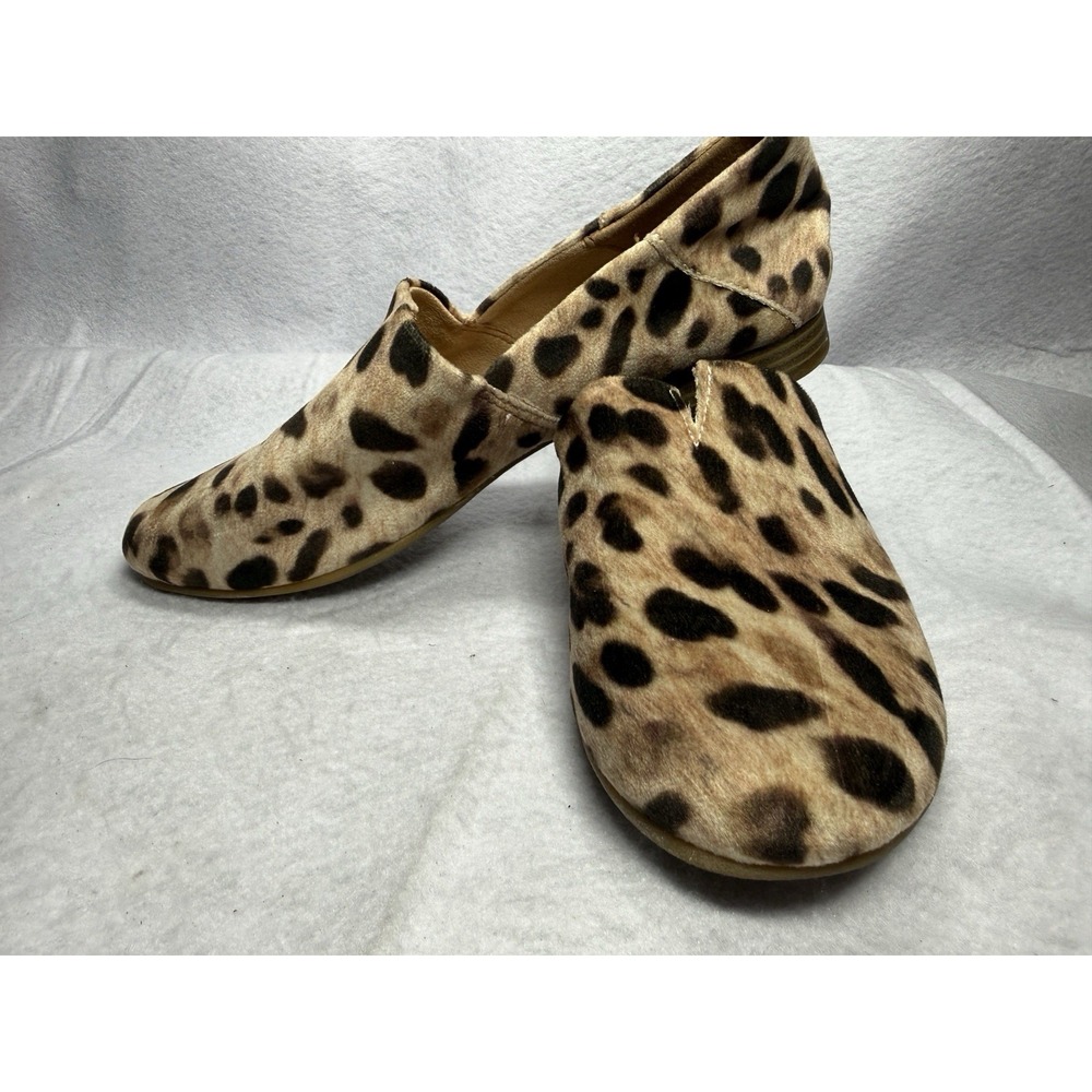 BOC Born Leopard Print Slip On Loafers Flats Womens Size 6M Comfort Animal Print